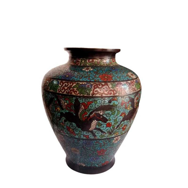 In summary, an antique black dragon cloisonné bronze vase is a fusion of artistic techniques and cultural symbolism. The combination of bronze, cloisonné, and the dragon motif creates a visually stunning and culturally significant piece that not only serves as a decorative item but also as a window into the artistry and traditions of the past